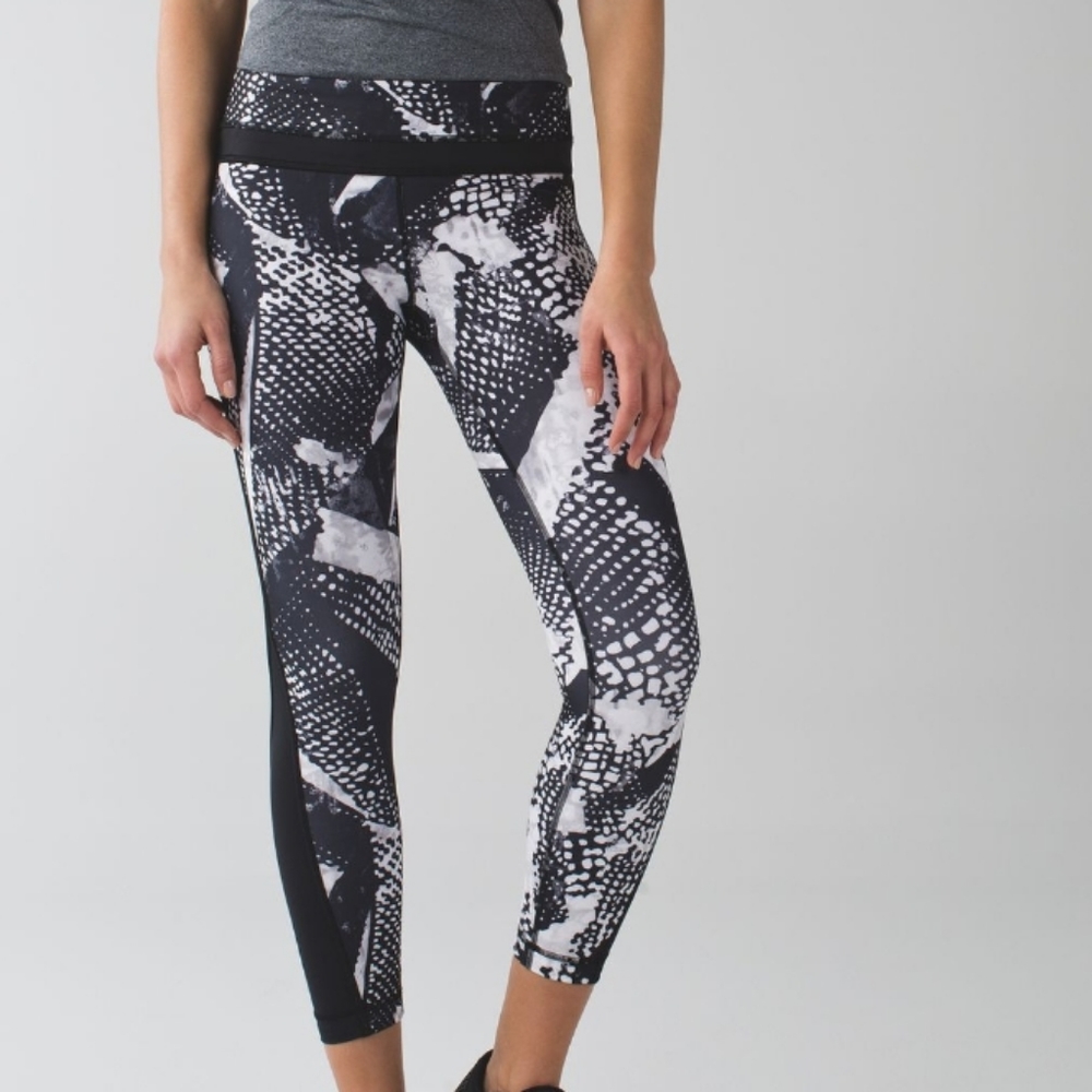 LULULEMON Pace Tight *Full-on Luxtreme size 6